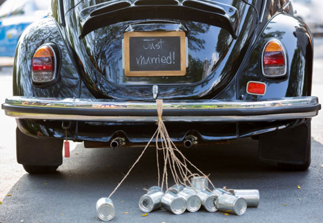 Кортеж, украшенный табличками