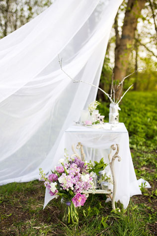 Вдохновение заката: романтичная фотосессия невесты, детали декора