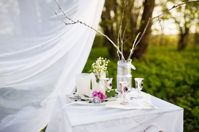 Вдохновение заката: романтичная фотосессия невесты, детали декора 