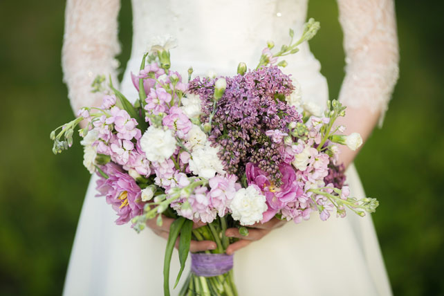 Вдохновение заката: романтичная фотосессия невесты, букет невесты