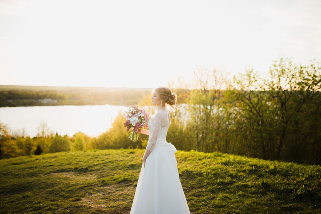 Вдохновение заката: романтичная фотосессия невесты, невеста на закате