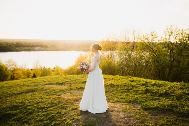 Вдохновение заката: романтичная фотосессия невесты, невеста на закате