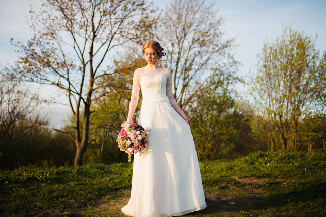 Вдохновение заката: романтичная фотосессия невесты, образ невесты 