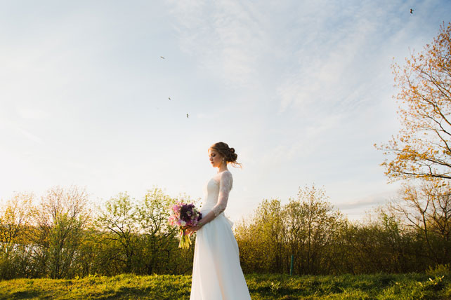 Вдохновение заката: романтичная фотосессия невесты, образ невесты 