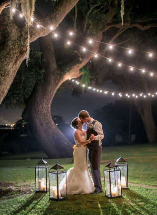 Свадьба под открытым небом: 35 идей для вечернего освещения 