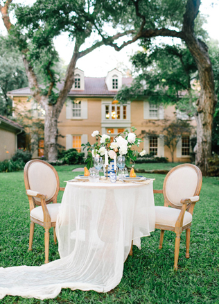 65 стильных идей для весенней свадьбы в саду, стол молодоженов