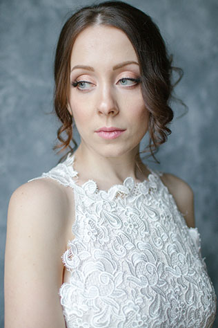 Весенняя свадебная фотосессия в студии, макияж невесты
