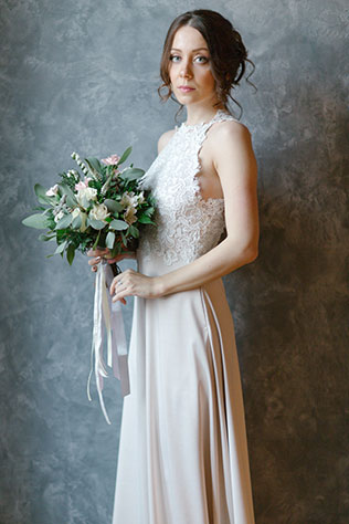 Весенняя свадебная фотосессия в студии, образ невесты