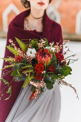 Винтажная нежность: зимняя свадебная фотосессия, букет невесты