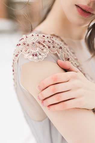 Винтажная нежность: зимняя свадебная фотосессия, платье невесты