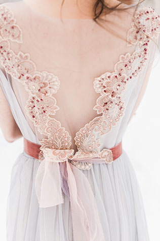 Винтажная нежность: зимняя свадебная фотосессия, платье невесты