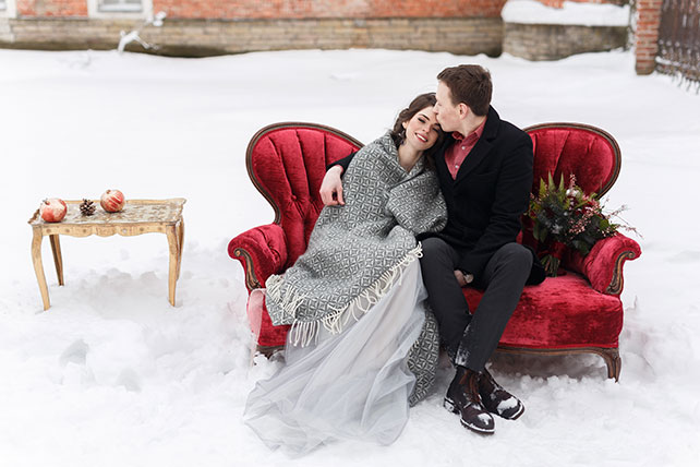 Винтажная нежность: зимняя свадебная фотосессия, жених и невеста