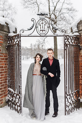 Винтажная нежность: зимняя свадебная фотосессия, жених и невеста