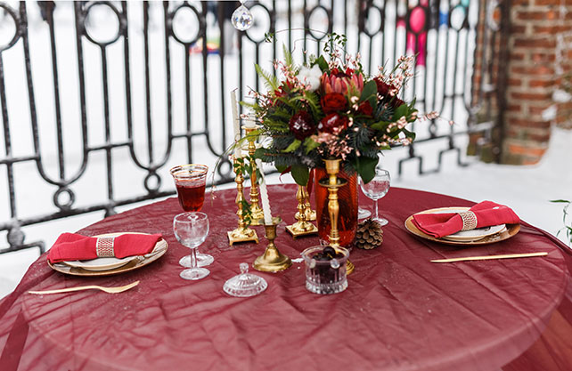 Винтажная нежность: зимняя свадебная фотосессия, сервировка стола