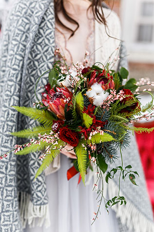 Винтажная нежность: зимняя свадебная фотосессия, букет невесты