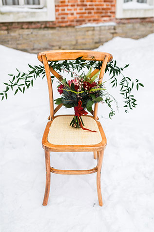 Винтажная нежность: зимняя свадебная фотосессия, букет невесты