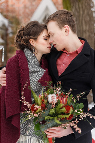 Винтажная нежность: зимняя свадебная фотосессия, невеста и жених