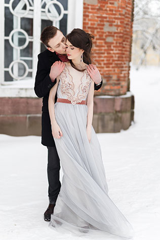 Винтажная нежность: зимняя свадебная фотосессия, невеста и жених