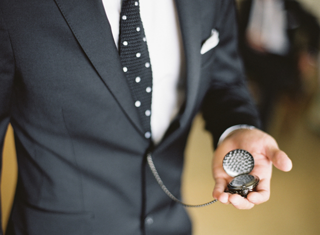 Ставка на винтаж: 8 must-haves для образа жениха 