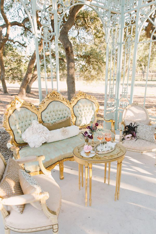 Свадьба в деталях: винтажная мебель 