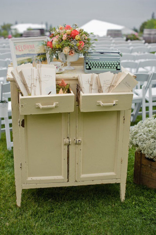 Свадьба в деталях: винтажная мебель 