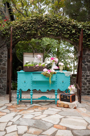 Свадьба в деталях: винтажная мебель 