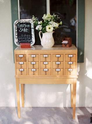 Свадьба в деталях: винтажная мебель 