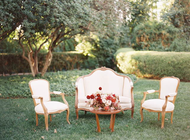 Свадьба в деталях: винтажная мебель 