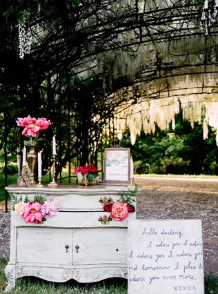 Свадьба в деталях: винтажная мебель 