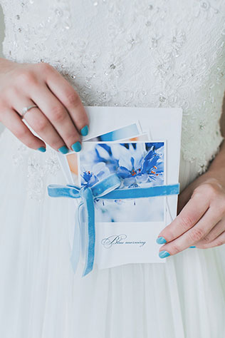 Воздушное утро невесты в голубых тонах, маникюр невесты