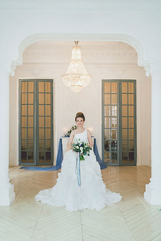 Воздушное утро невесты в голубых тонах, образ невесты