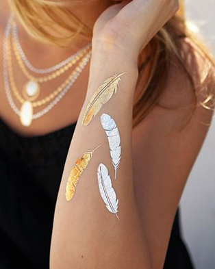 Золотая лихорадка: временные татуировки, перья