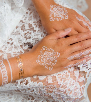 Золотая лихорадка: временные татуировки, роспись рук