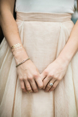 Золотая лихорадка: временные татуировки, браслеты из узоров