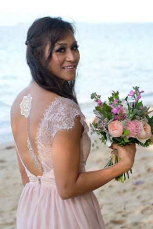 Золотая лихорадка: временные татуировки, мехенди на спине невесты