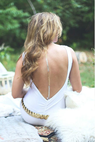 Золотая лихорадка: временные татуировки, украшение спины невесты росписью