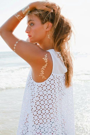 Золотая лихорадка: временные татуировки, роспись тела невесты золотыми украшениям