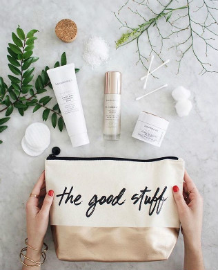  15 вещей, которые должны быть в сумочке у подружки невесты