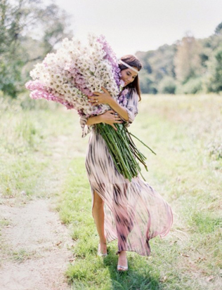 В ожидании весны: все оттенки сиреневого для свадьбы мечты 