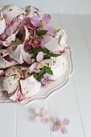 В ожидании весны: все оттенки сиреневого для свадьбы мечты 