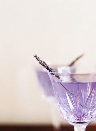 В ожидании весны: все оттенки сиреневого для свадьбы мечты 