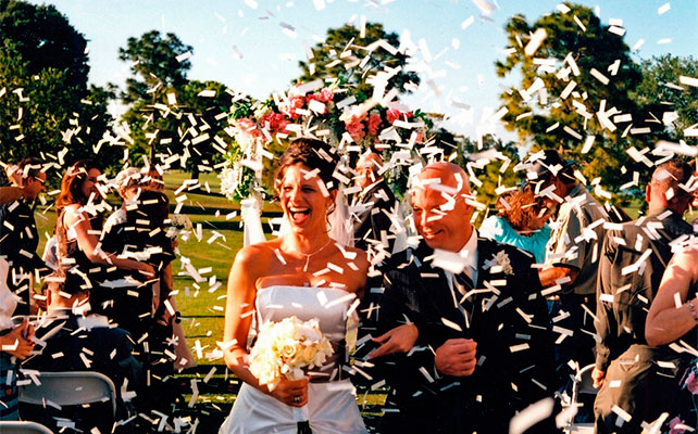 Эффектный выход молодожёнов