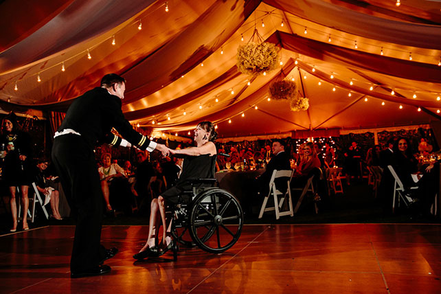 Свадебные фотографии молодожёнов с мамами, свадебное фото невесты с мамой