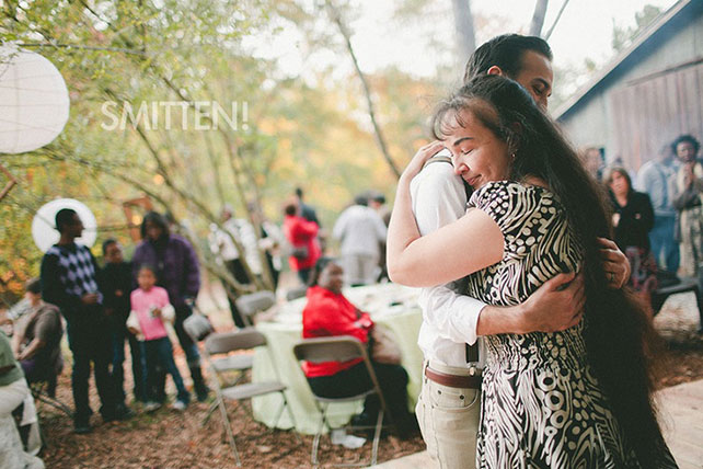 Свадебные фотографии молодожёнов с мамами, свадебное фото жениха с мамой