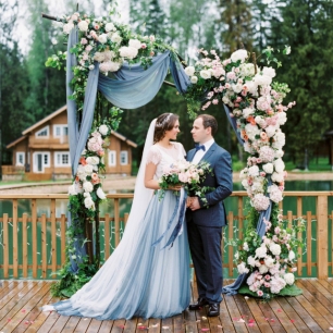 50 потрясающих арок и фонов для свадебной церемонии