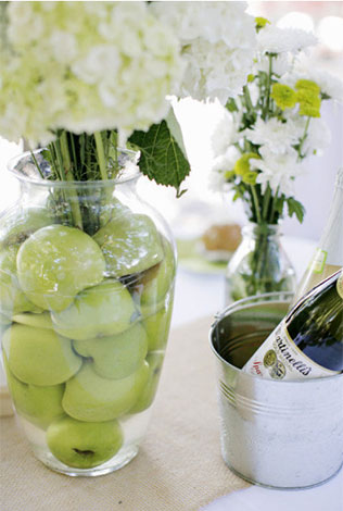 яблоки в декоре свадьбы, композиция на стол