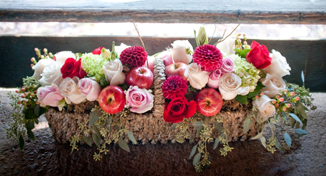 яблоки в декоре свадьбы, композиция на стол