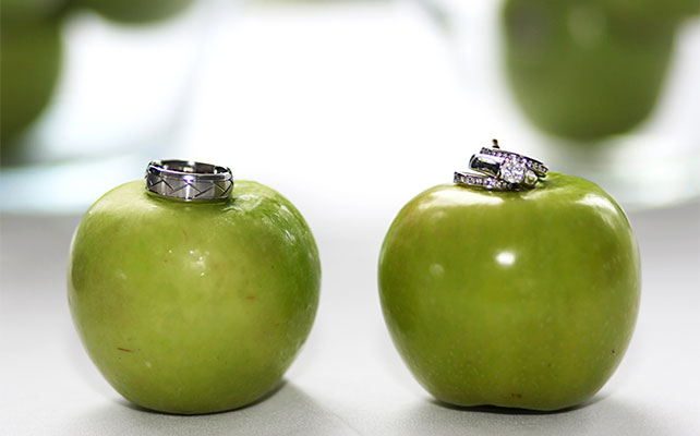 яблоки в декоре свадьбы, кольца