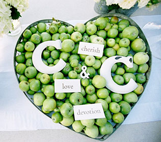 яблоки в декоре свадьбы