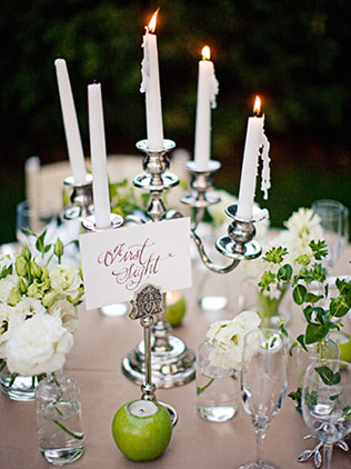 яблоки в декоре свадьбы, подсвечники из яблок